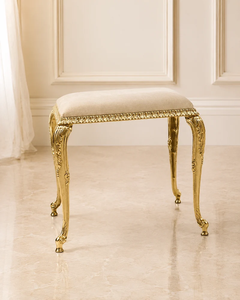 Luxus Sitzhocker mit Beinen aus Messing in Gold Barock Design - gepolstert Samtstoff Velours - beige