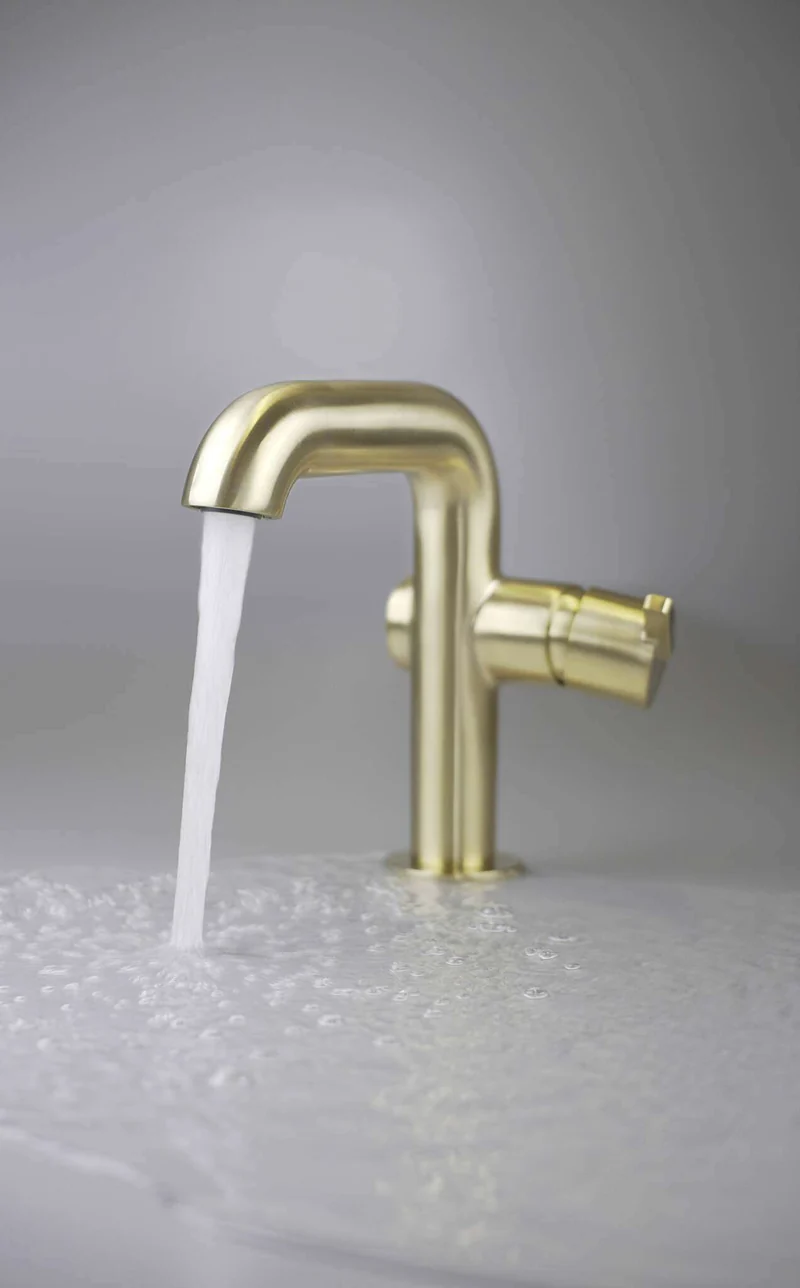 DEANTE Silia Waschtischarmatur mit seitlichem Hebel // gebürstetes Gold // BQS-R24M