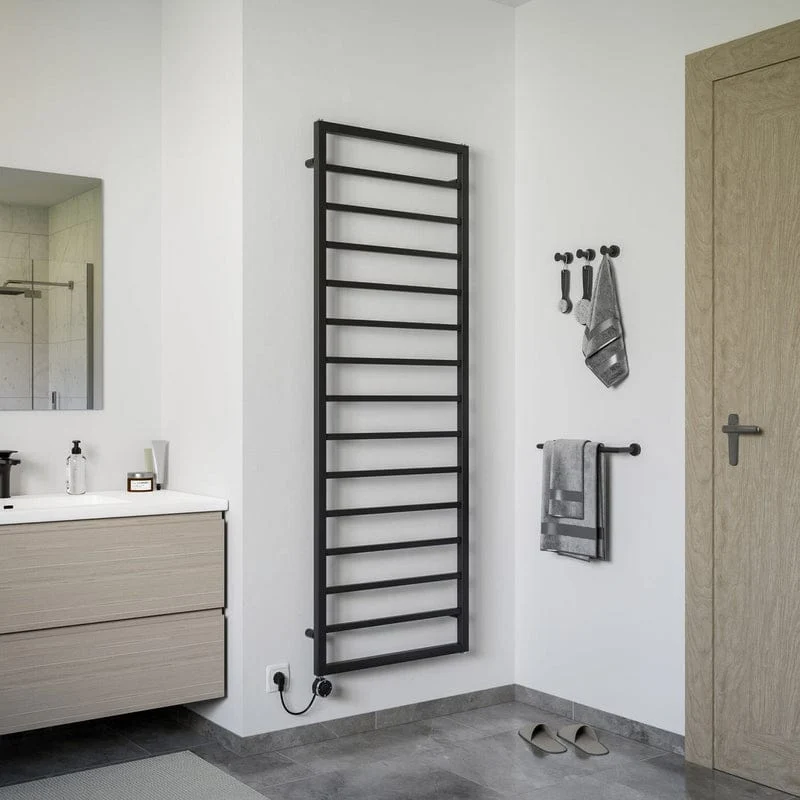 STUROTEC Bath 3 E Badheizkörper 60 x 148 cm, rein elektrisch, mit integr. Raumthermostat