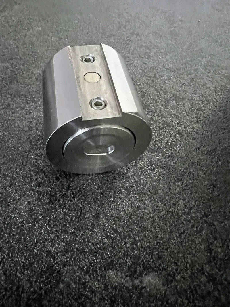 Walk-in-Pfosten Vigo – Edelstahl Ø 30 mm, rund oder eckig, 8/10 mm Glas