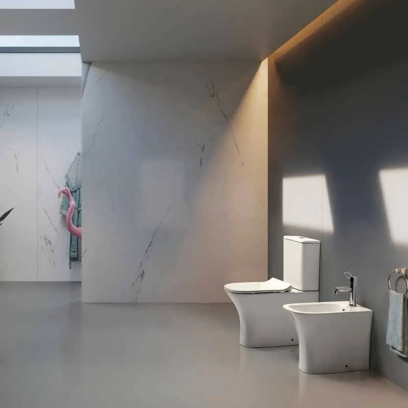 Modernes Stand-WC, Keramik, NIKKO, niedriger Spülkasten