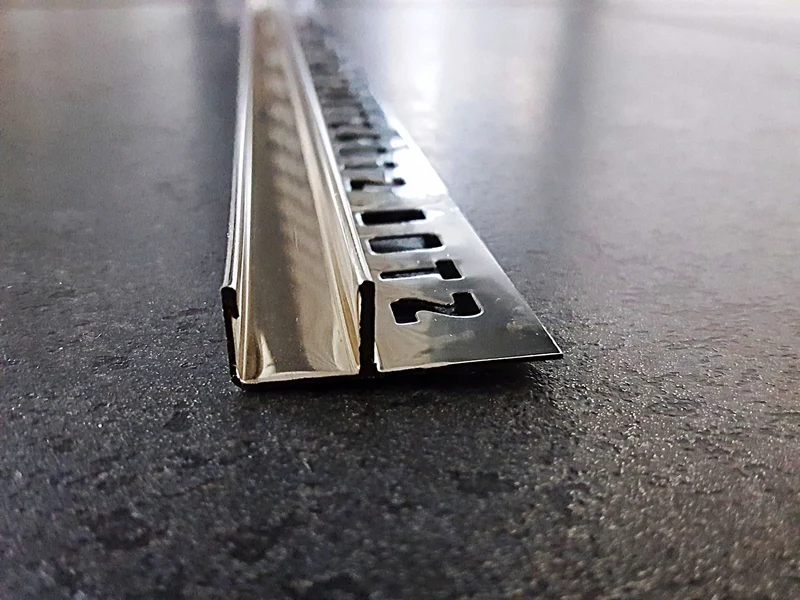 Slimline U-Winkelprofil – Edelstahl verchromt hochglanz, ohne Bohren, Art.Nr. UCHR