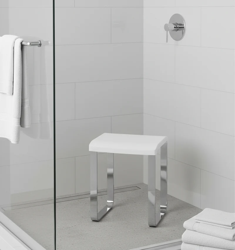 Smedbo LIVING Duschhocker – Aluminium verchromt, 48 cm Sitzhöhe, bis 150 kg, Weiß oder Grau, Art.Nr. FK406 / FK416