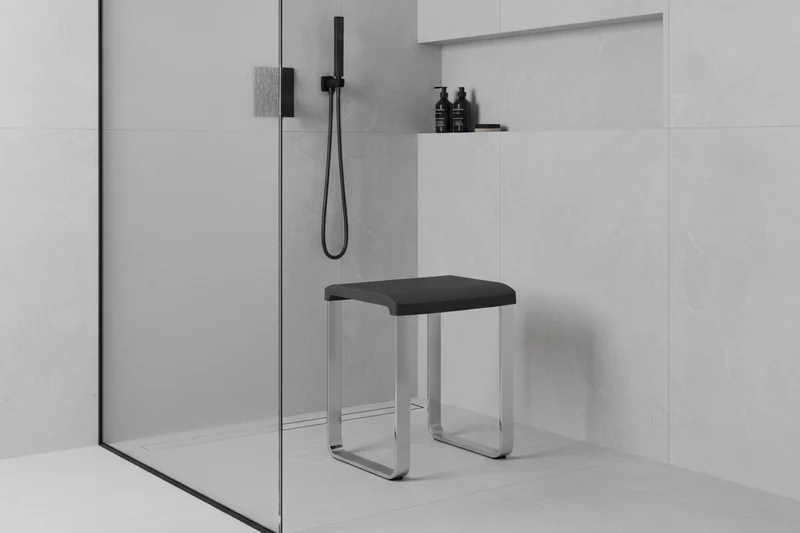 Smedbo LIVING Duschhocker – Aluminium verchromt, 48 cm Sitzhöhe, bis 150 kg, Weiß oder Grau, Art.Nr. FK406 / FK416