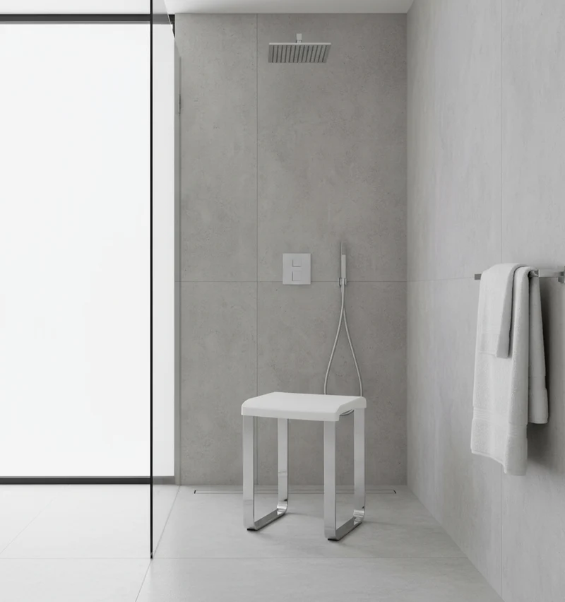 Smedbo LIVING Duschhocker – Aluminium verchromt, 48 cm Sitzhöhe, bis 150 kg, Weiß oder Grau, Art.Nr. FK406 / FK416