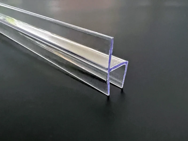 Polycarbonat-Fugendichtung – 180° harter Steg, glasklar, Art.Nr. S003A2