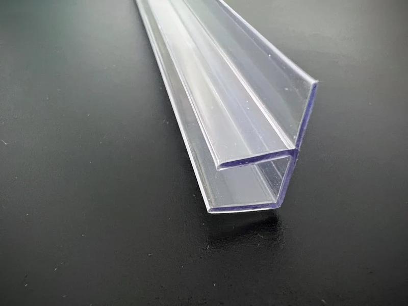 Polycarbonat-Überlappungsdichtung – 90°-Lippe, glasklar, Art.Nr. S004