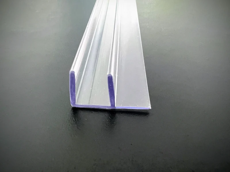 Polycarbonat-Überlappungsdichtung – 90°-Lippe, glasklar, Art.Nr. S004