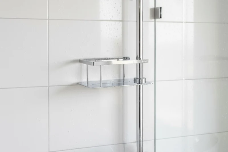 Smedbo Sideline Duschkorb – 200 × 110 mm für Brausestange, 2 Farben, Art.Nr. DK3008