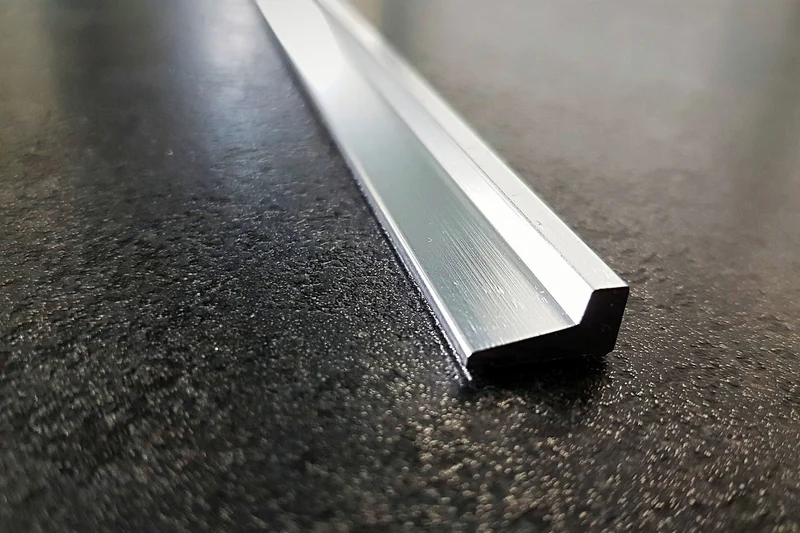 Schwallschutzprofil 8x15 mm, Aluminium glänzend, 100 oder 200 cm, Art.Nr. 52.05.0010