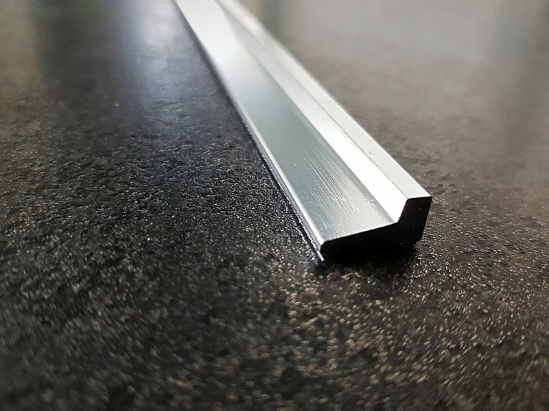 Schwallschutzprofil 8x15 mm, Aluminium glänzend, 100 oder 200 cm, Art.Nr. 52.05.0010
