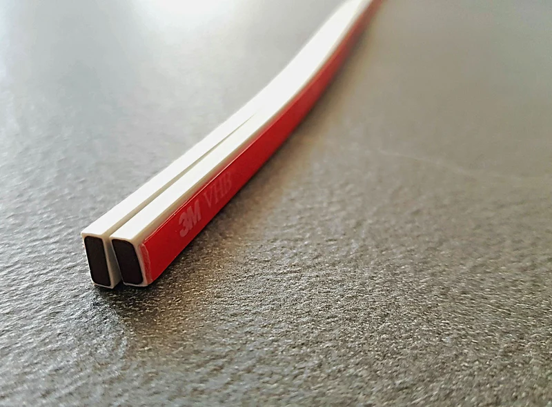 Magnetstreifen selbstklebend – 8 × 3,8 mm, 200 cm, für 6/8 mm Glas, Art.Nr. 6099