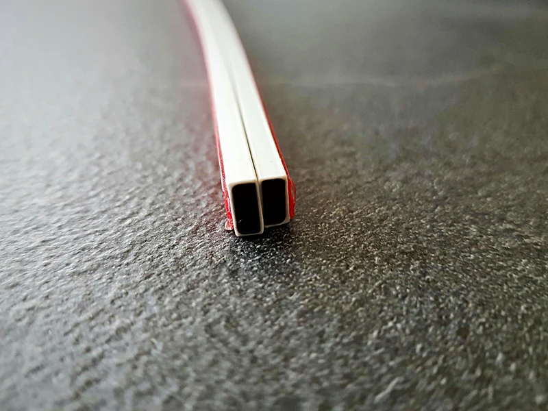 Magnetstreifen selbstklebend – 8 × 3,8 mm, 200 cm, für 6/8 mm Glas, Art.Nr. 6099