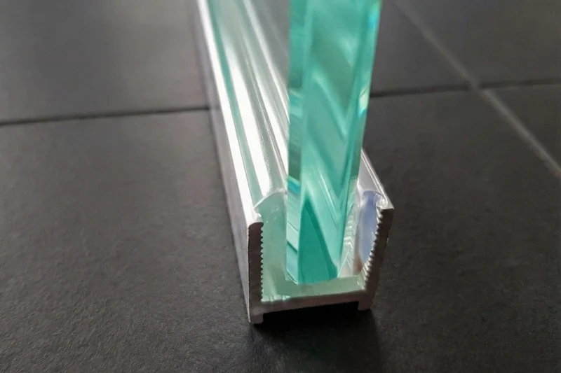 Alu U-Wandprofil DUC – silikonfreie Klemmung für 8 oder 10 mm Glas