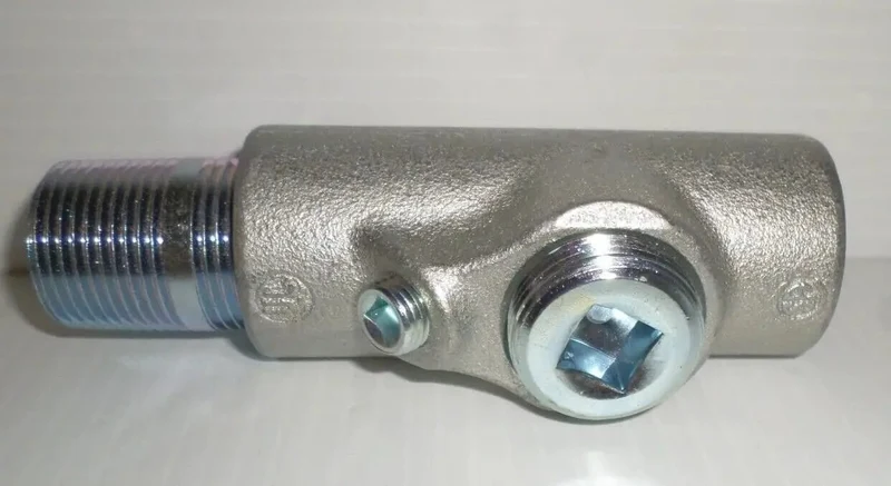1 Inch Conduit Sealing Fitting For Electrical Wiring With Bomb Proof Durability And Weather Resistant Protection To Keep Your Cables Safe And Dry While Delivering A Solid Connection That Handles Tough Jobs Without Breaking A Sweat Or Losing The Seal Over