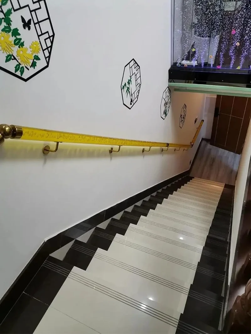 Clear Acrylic Stair Handrail With Gold Brackets Non Slip Step Banister Heavy Duty Wall Railing For Interior And Exterior Stairs Sick Finish Foolproof Install Dead Serious Grip Quick Home Glow Up
