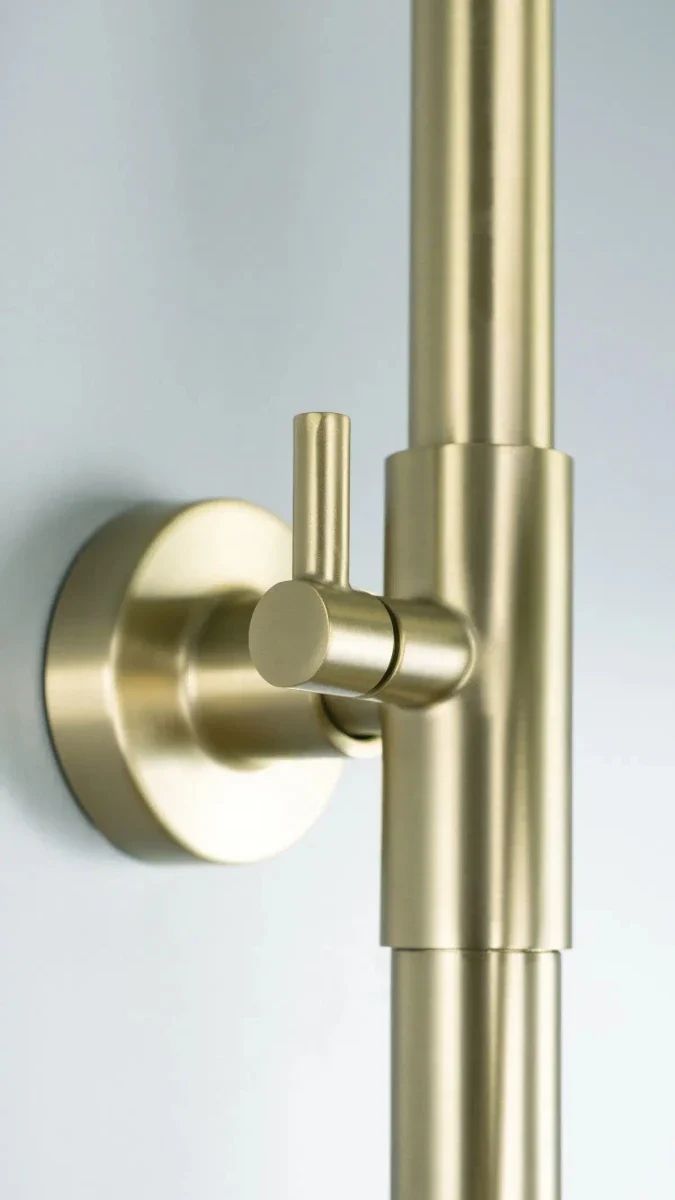 DEANTE Arnika Duschsystem mit Regenbrause // gebürstetes Gold // NAC-R1QK
