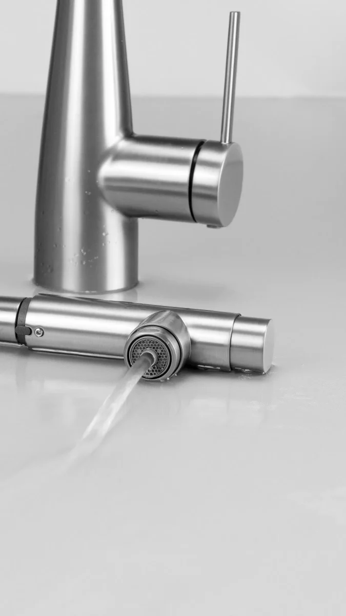 DEANTE Eridan Küchenarmatur mit Anschluss für Wasserfilter und ausziehbarer Auslaufbrause // gebürsteter Stahl // BRE-F75M