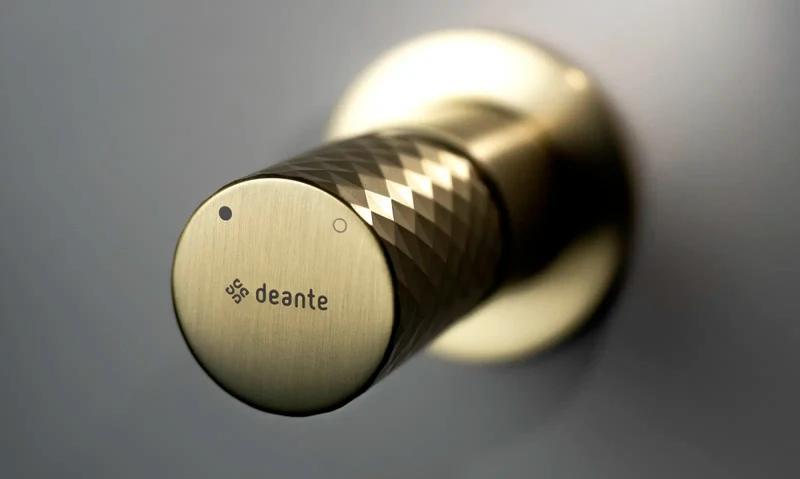 DEANTE Silia Hexa 4-Loch-Wannenarmatur mit Brausegarnitur Unterputz // gebürstetes Gold // BHS-R18P