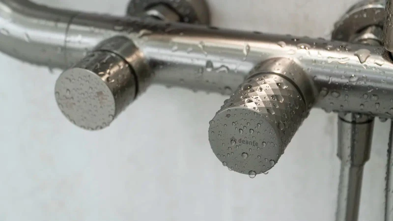 DEANTE Silia Hexa Duschsystem mit Regenbrause // gebürsteter Stahl // NHS-F4XM