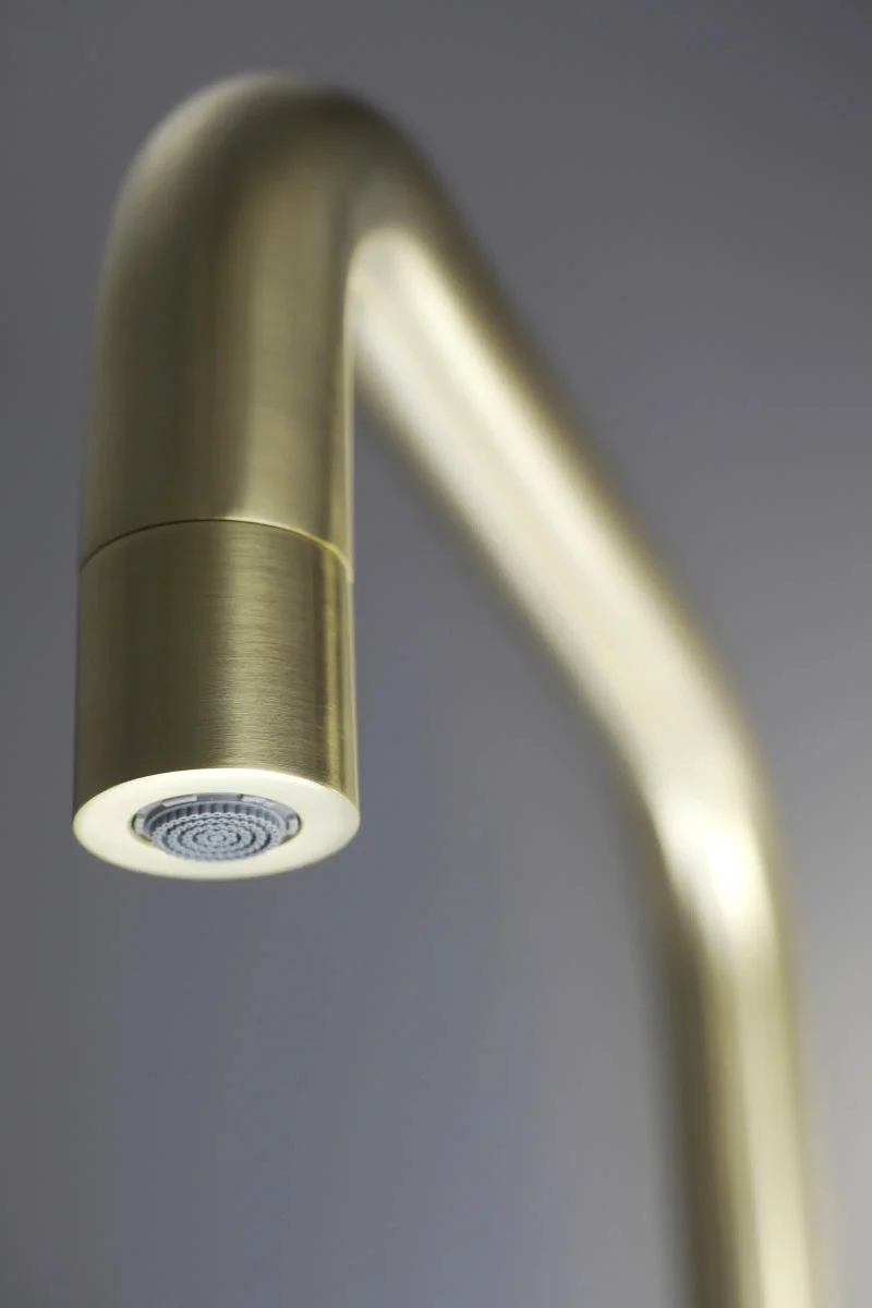 DEANTE Silia Hexa Duschsystem mit Regenbrause // gebürstetes Gold // NHS-R4XM