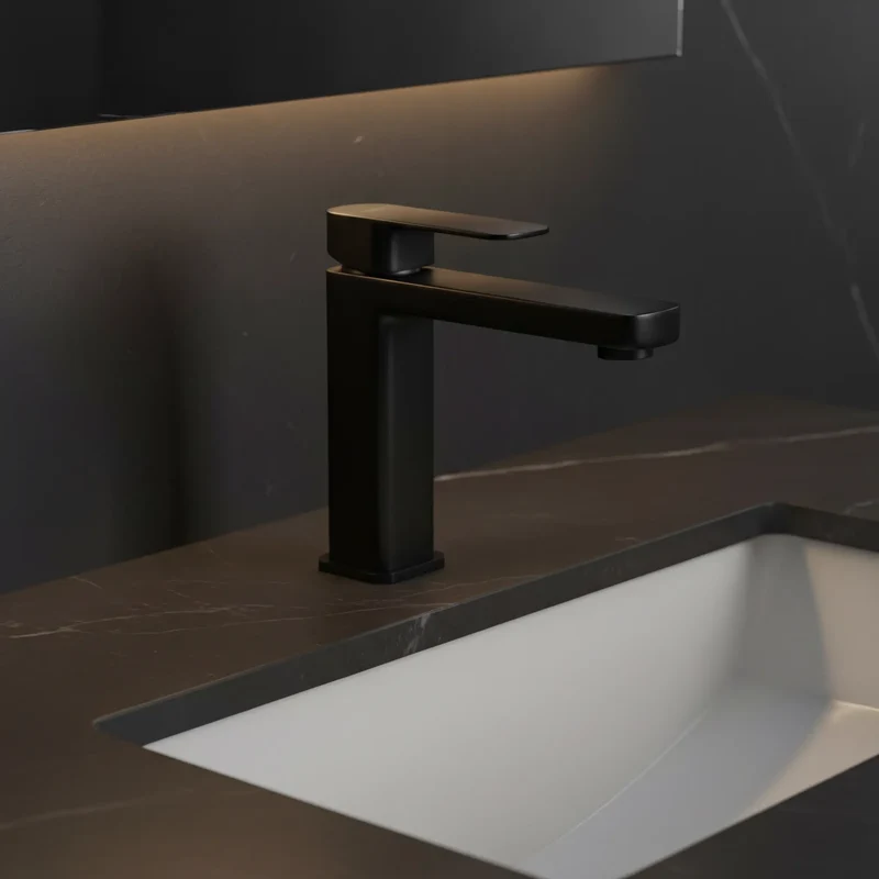 Armatur Arlo Schwarz Low