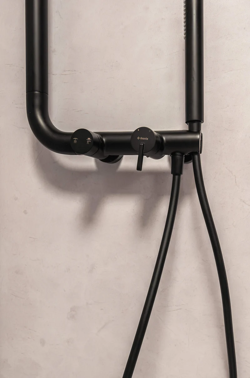 DEANTE Silia Duschsystem mit Regenbrause // Nero // NQS-N4XM