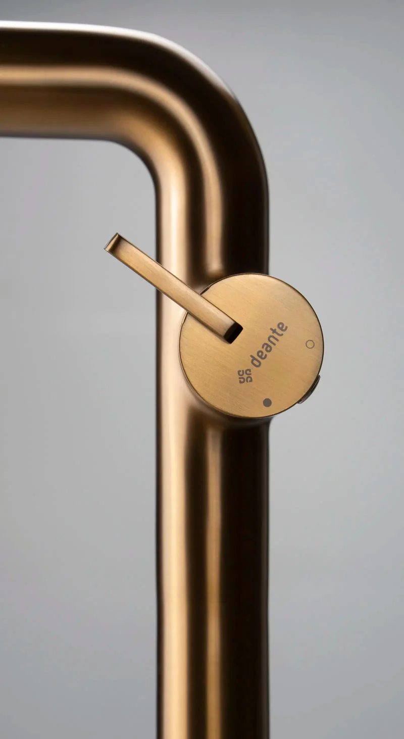 DEANTE Silia Waschtischarmatur hoch mit seitlichem Hebel // gebürstete Bronze // BQS-C24K