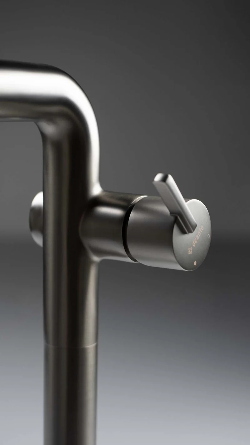 DEANTE Silia Waschtischarmatur hoch mit seitlichem Hebel // Titanium // BQS-D24K