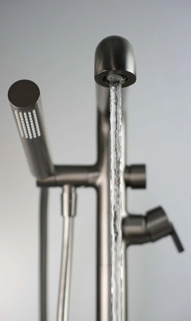 DEANTE Silia Wannenarmatur Freistehend mit Brausegarnitur // Titanium // BQS-D17M